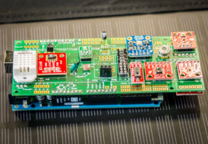 How microcontrollers communicate with sensors?